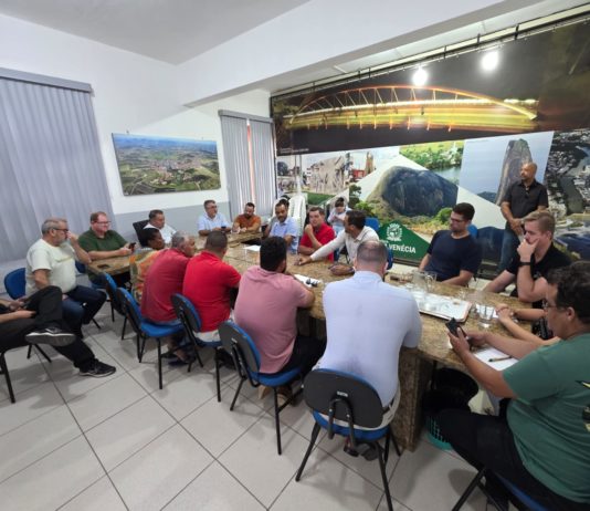 Prefeitura de Nova Venécia se reúne com lideranças religiosas para planejar o Dia do Evangélico
