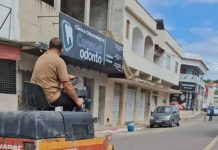 Secretaria de Obras realiza operação tapa-buraco na Rua Riacho, no centro de Nova Venécia