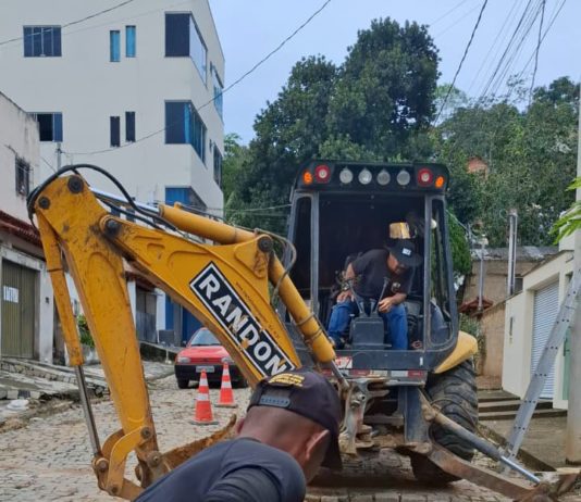 Prefeitura faz reparo em rua do bairro Iolanda após surgimento de buraco