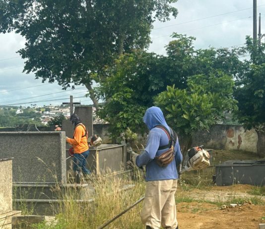 Secretaria de Obras realiza limpeza no Cemitério São Marcos