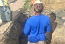 Secretaria Municipal de Obras realiza reparo em manilhas na Rua Colatina