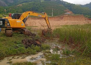 Prefeitura realiza limpeza em represa que abastece comunidade de Boa Vista