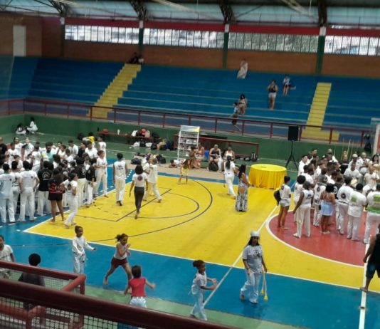Capoeira e literatura atraem centenas de pessoas ao Ginásio do Cricaré em Nova Venécia
