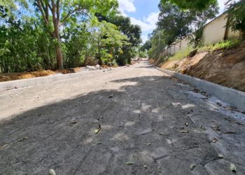 Rua do Cemitério São Marcos recebe calçamento no bairro Municipal I
