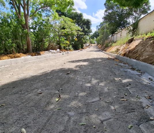 Rua do Cemitério São Marcos recebe calçamento no bairro Municipal I