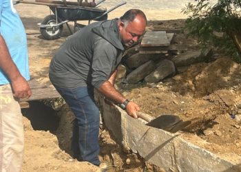 Prefeitura realiza levantamento de meios-fios e rebaixamento de ruas para evitar alagamentos