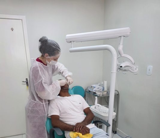Nova Venécia entrega mais 60 próteses dentárias e avança para zerar fila de espera